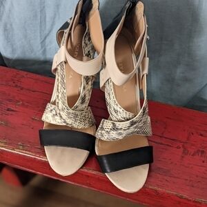 BADGLEY Mischka Strapy Multi Leather Pumps 8.5 Snakeskin